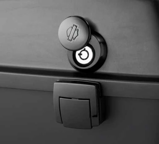 Harley Davidson Tour-Pak Schlossabdeckung Schwarz 4 Harley Davidson Tour-Pak Schlossabdeckung Schwarz – Bild 2