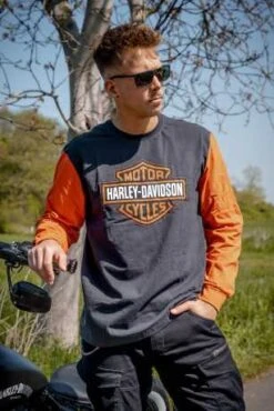 Harley-Davidson Longsleeve Colorblocked Bar & Shield Schwarz/orange -Motorradzubehör 99067 22vm 23